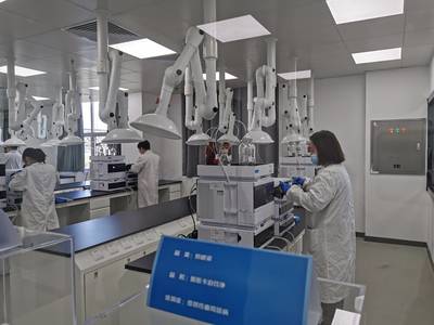 聚焦棗莊市&ldquo;工業(yè)強(qiáng)市、產(chǎn)業(yè)興市&rdquo;項(xiàng)目建設(shè)現(xiàn)場推進(jìn)會|嶧城區(qū)博瑞呼吸用原料藥投產(chǎn)后全面替代歐美同類產(chǎn)品